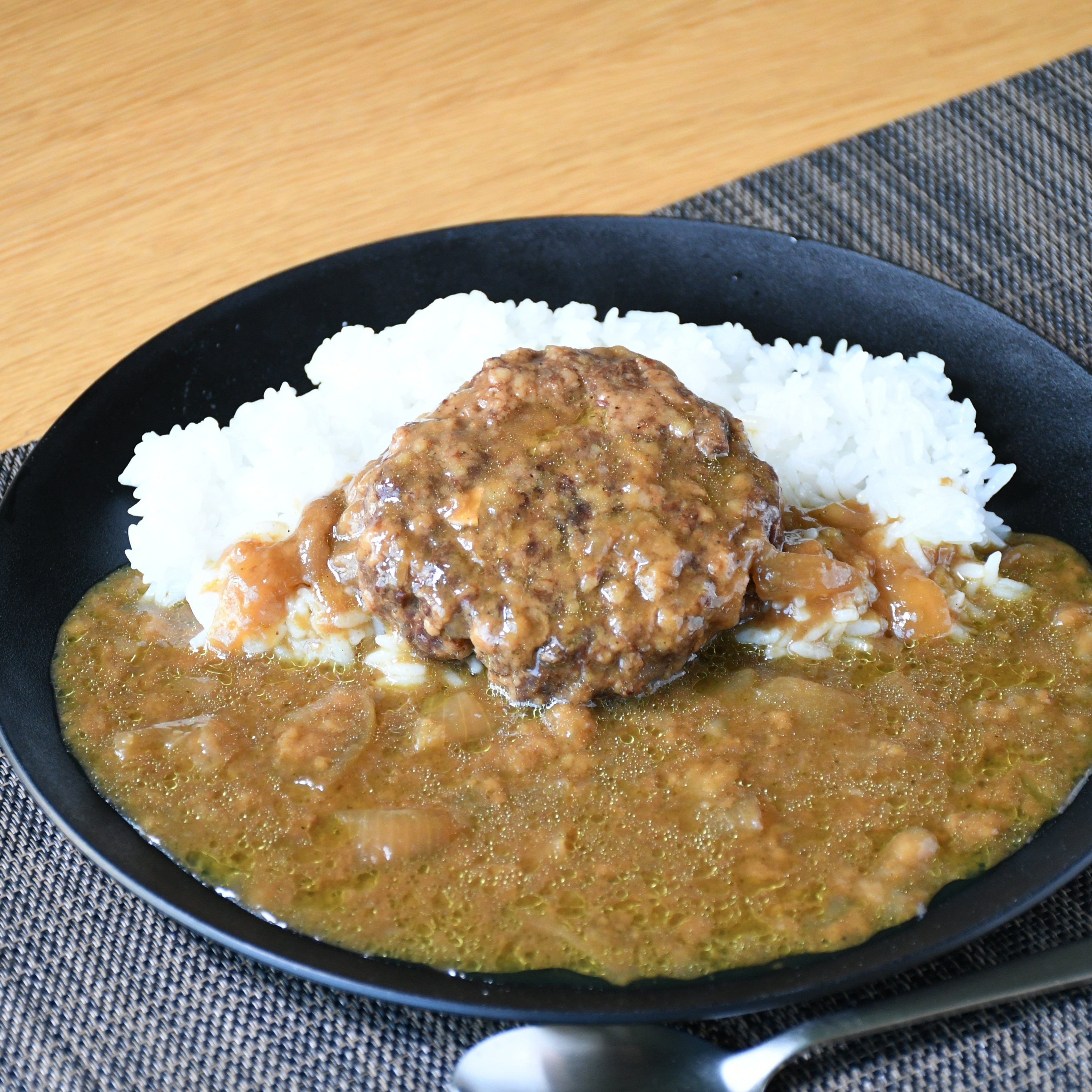 北海道上川町産】大雪高原牛100%ハンバーグカレー［250g］のお取り寄せ