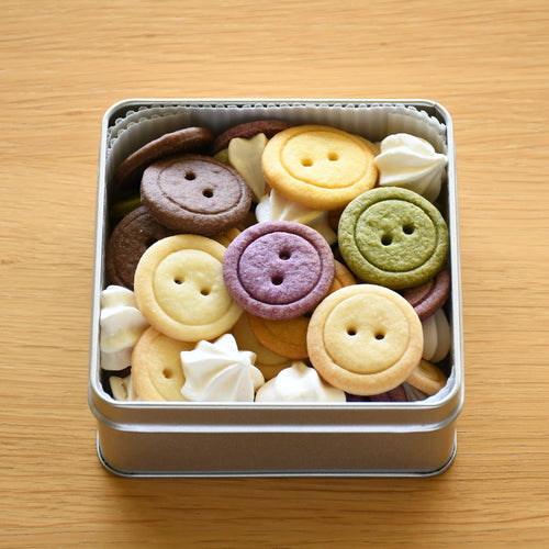 【北海道のお菓子クリエイター】ボタン型クッキー缶　抹茶・紫いも・かぼちゃ素材で着色