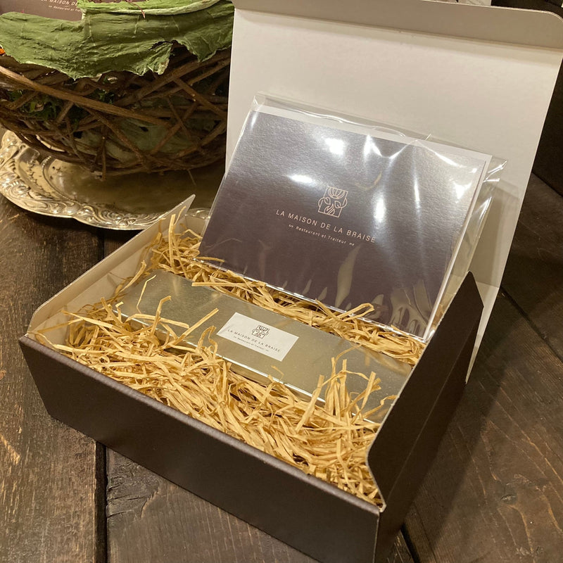 北海道置戸産蜂蜜のマカロン・ダミアン［8個入缶］のお取り寄せ