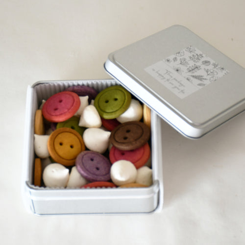 【北海道のお菓子クリエイター】メッセージクッキー付　ボタン型クッキー缶